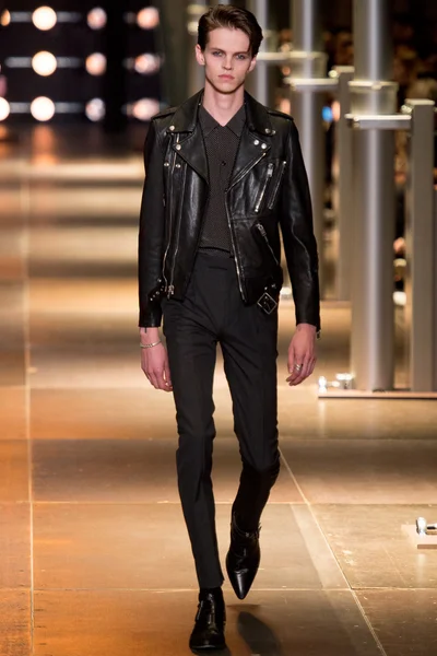 Look 10